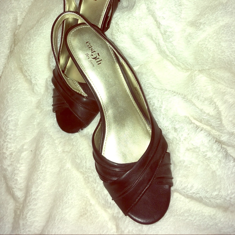 2/$25 3" heel. Worn once. Black heel